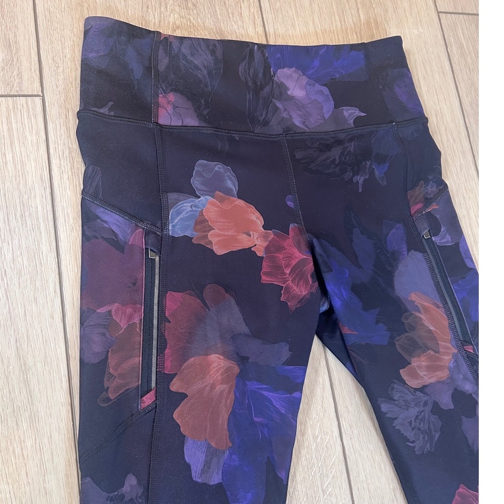 Athleta Rainier Printed Tight Leggings Medium Purple Blue Floral Zip Pockets - Picture 4 of 9